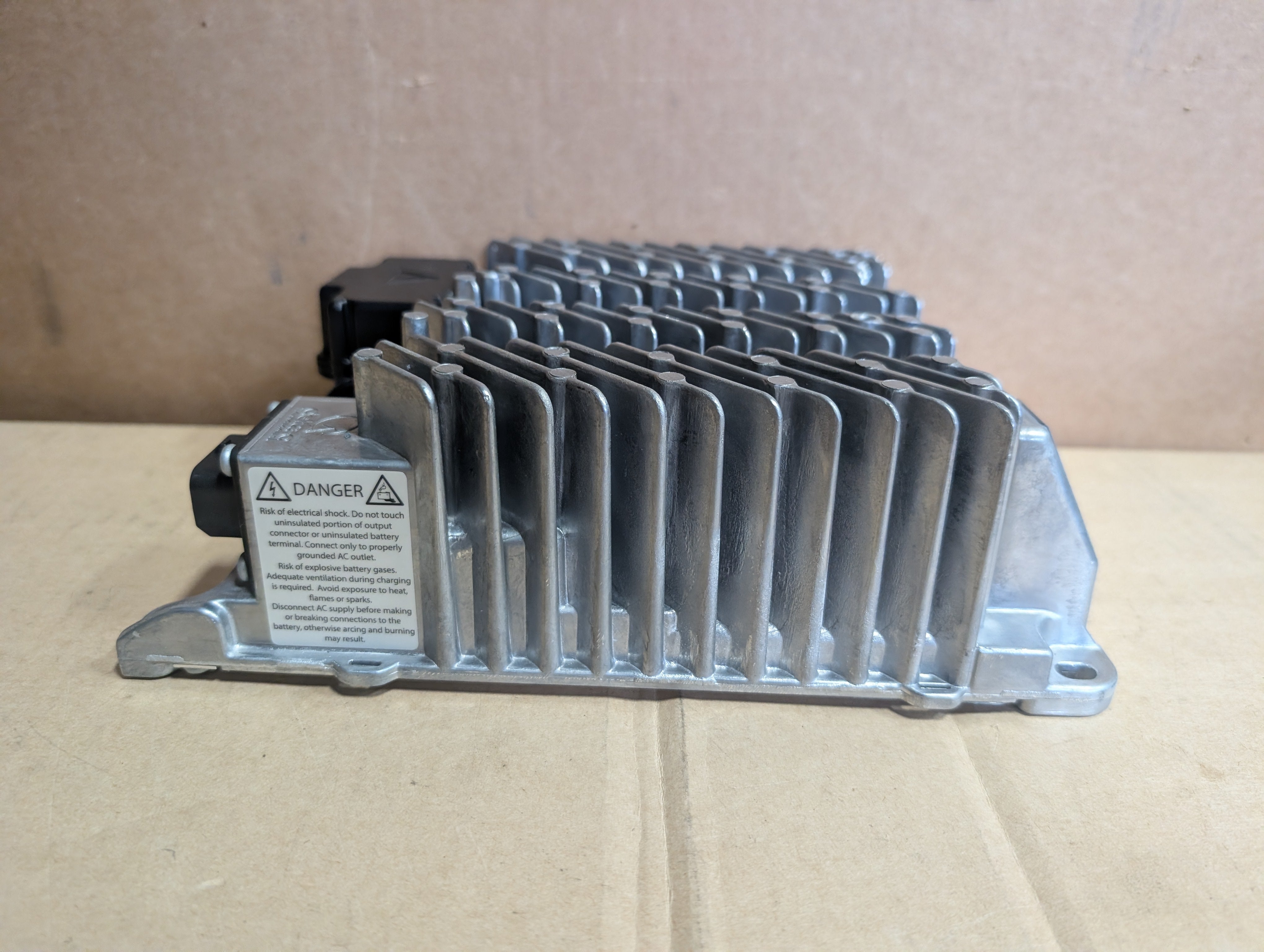 Delta-Q 940-0023 Battery Charger 24V 100-400 Ah IC650 New