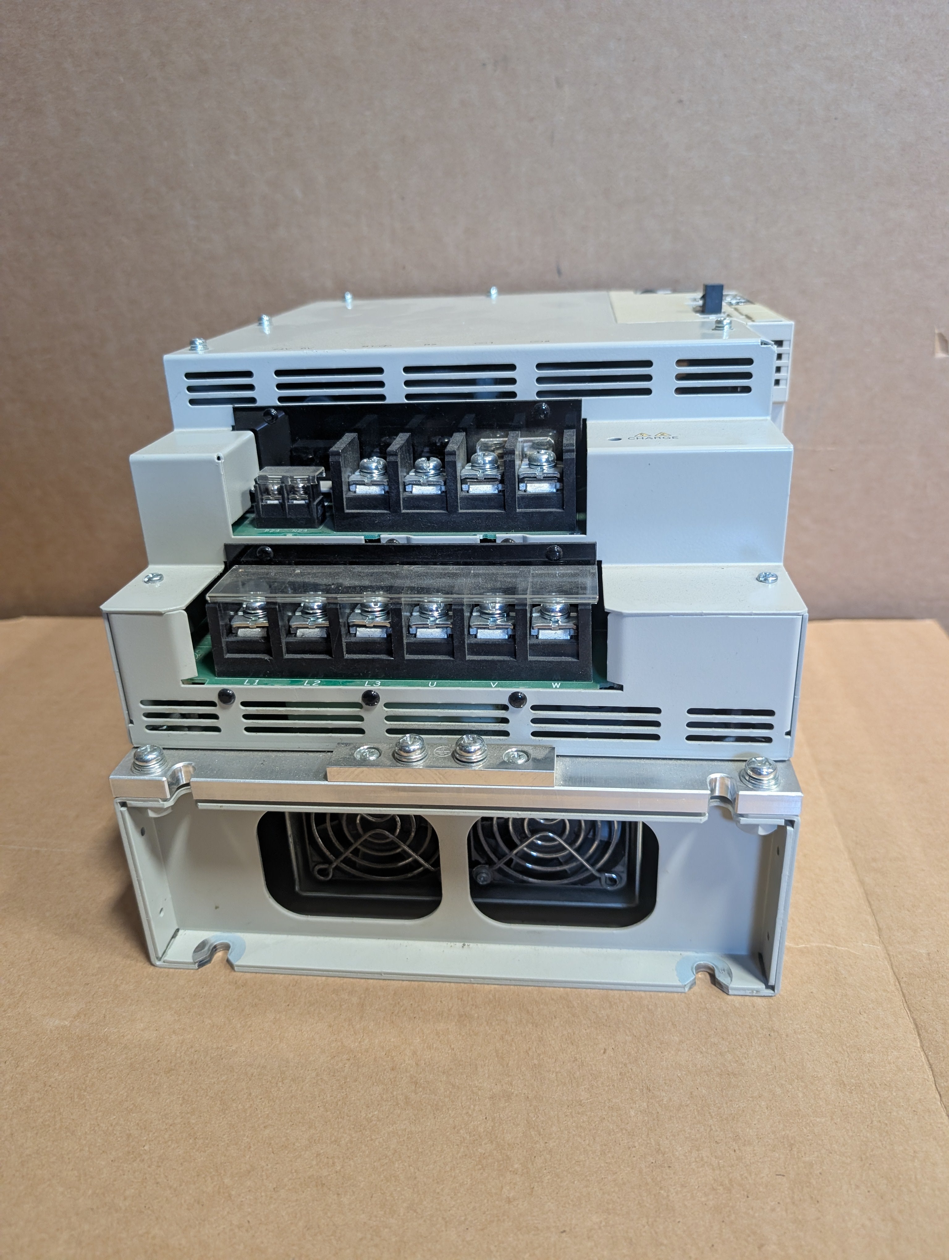 YASKAWA Servopack SGDV-260DE1A002000, 7.5 kW, 3PH, 400V, Option SGDV-OCA01A Used