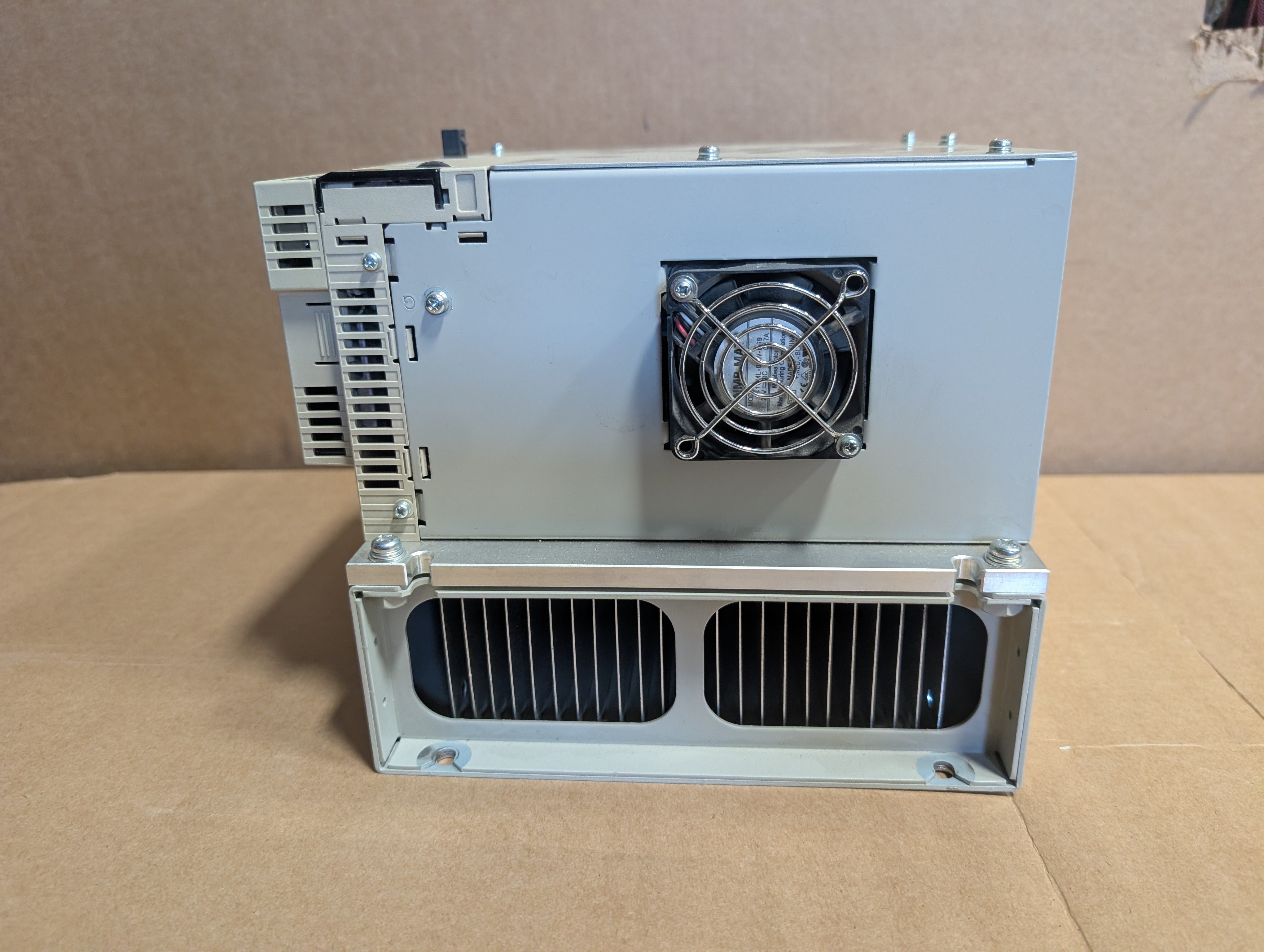 YASKAWA Servopack SGDV-260DE1A002000, 7.5 kW, 3PH, 400V, Option SGDV-OCA01A Used