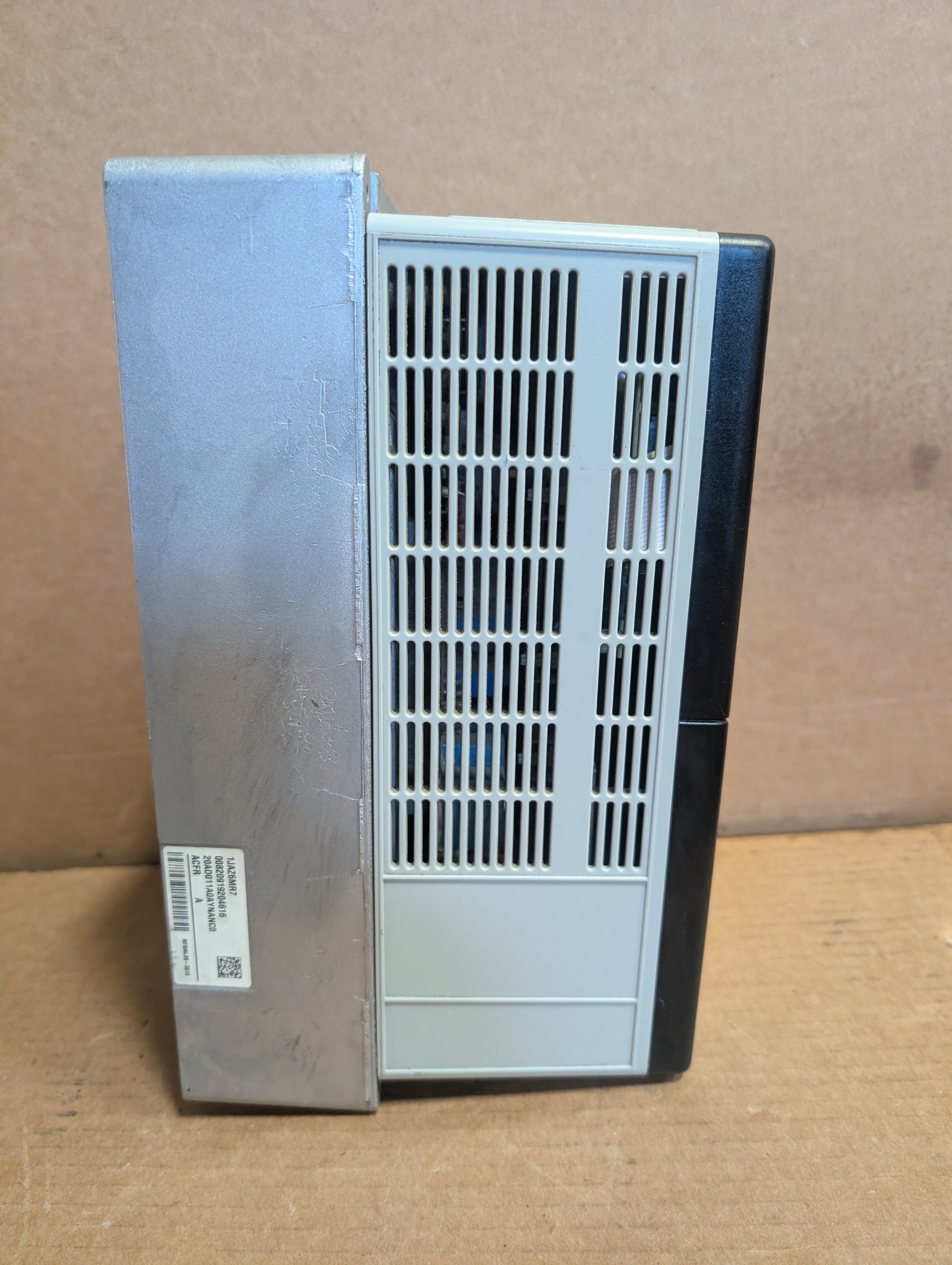 Allen Bradley 20AD011A0AYNANC0 PowerFlex 70 Ser A 7.5HP/5HP 480V 2.001 Used