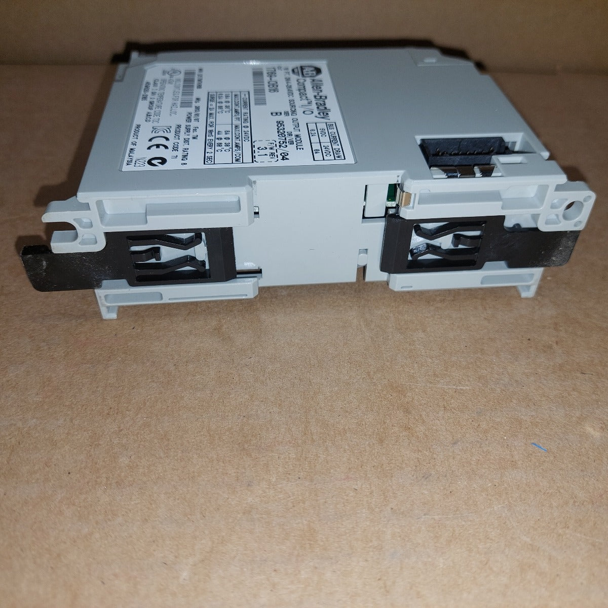 Allen Bradley 1769-OB16 Ser. B FW 3.1 Output Module Used