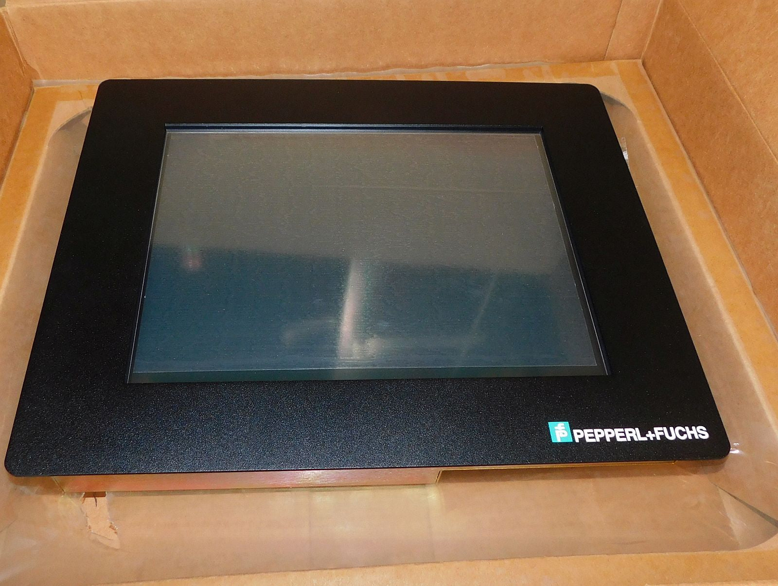 15" Touch Pepperl+Fuchs DM515-TA-GP-N0-AMV-Y Industrial Monitor New in Box