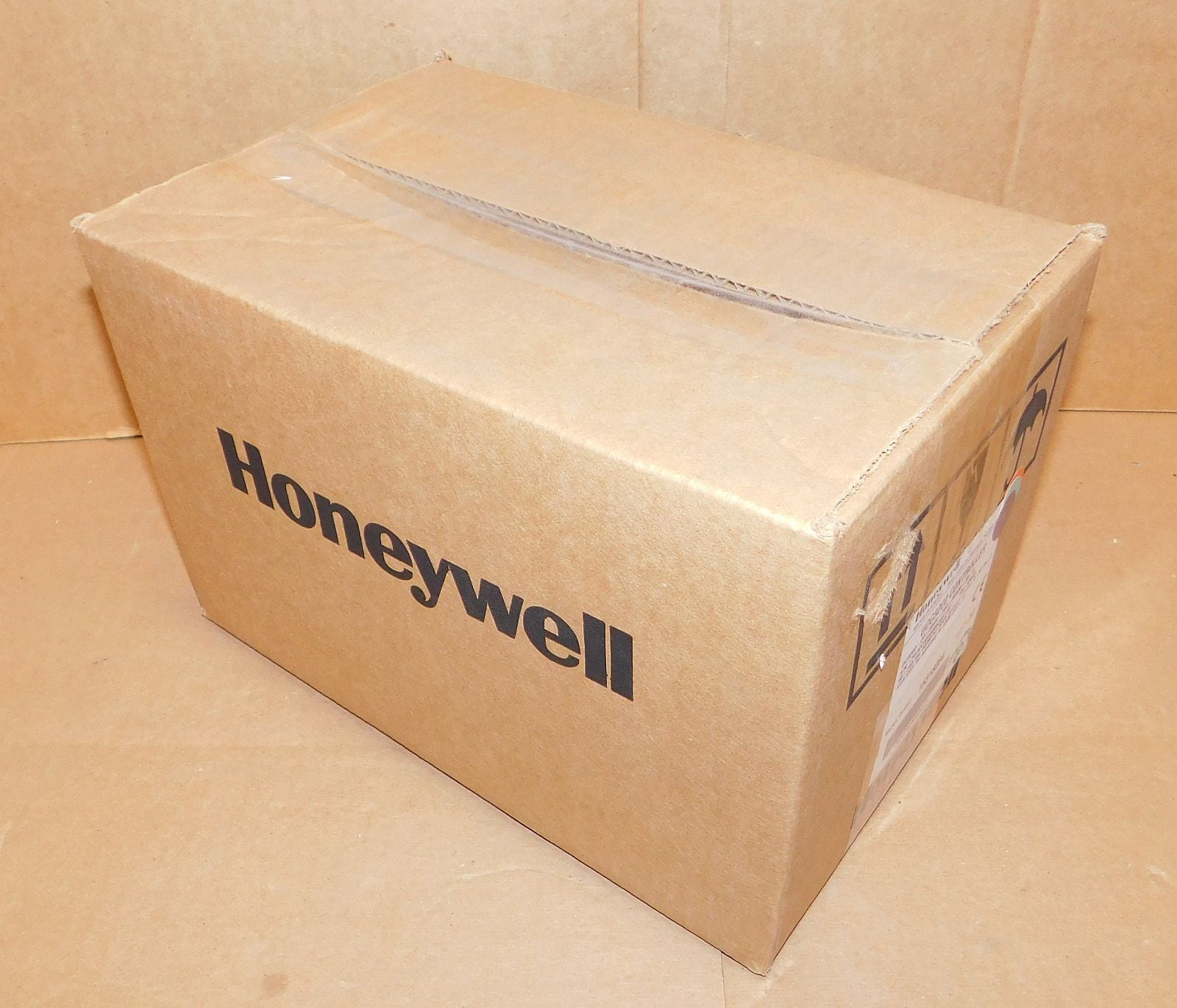 Honeywell UDC3200 Controller 3200-C0-000R-200-00000-00-0 New